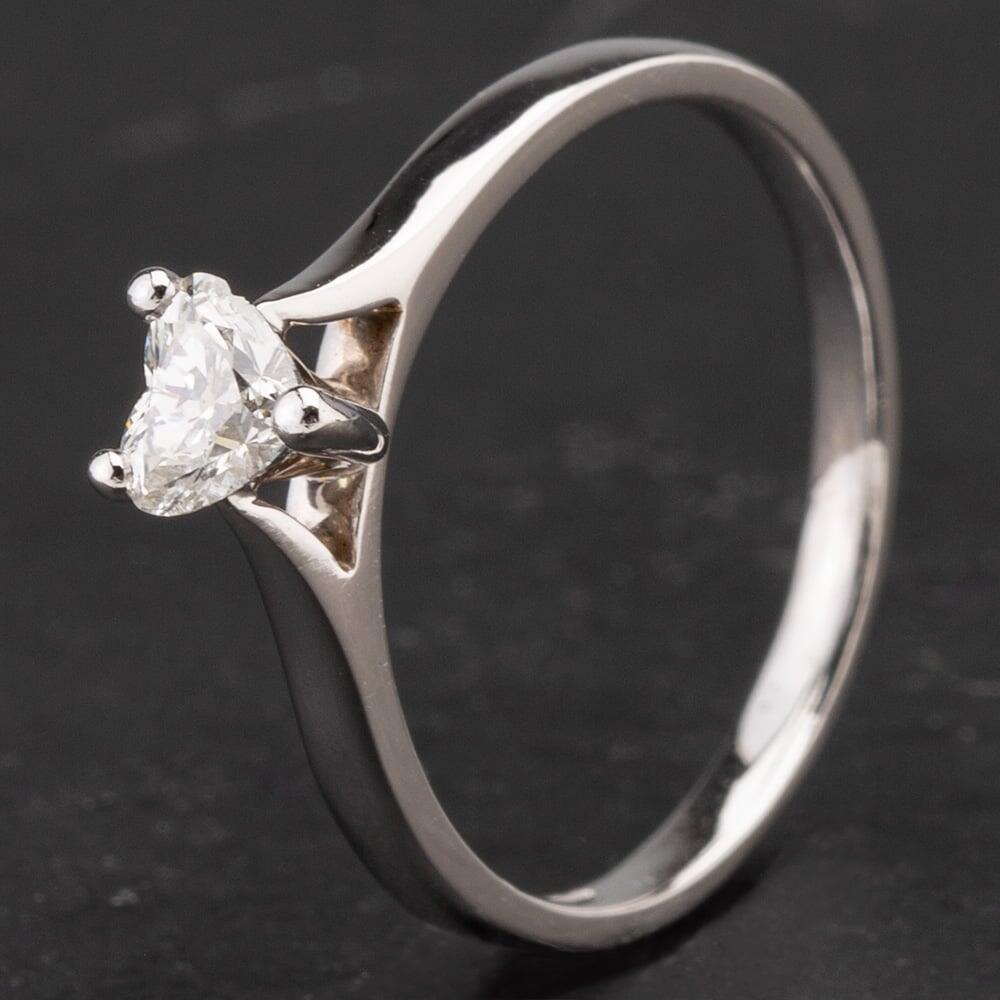 Pre-Owned 18ct White Gold Diamond Heart Ring 4112241