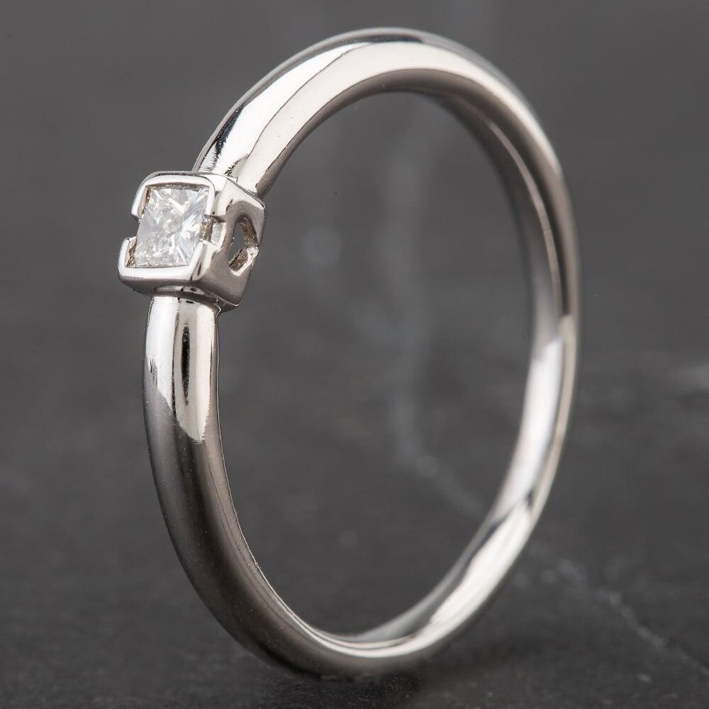 Pre-Owned 18ct White Gold Princess Cut Diamond Single Stone Ring 4133960