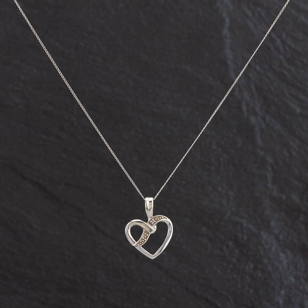 Pre-Owned 9ct White Gold Diamond Set Heart Pendant & Chain 4114956