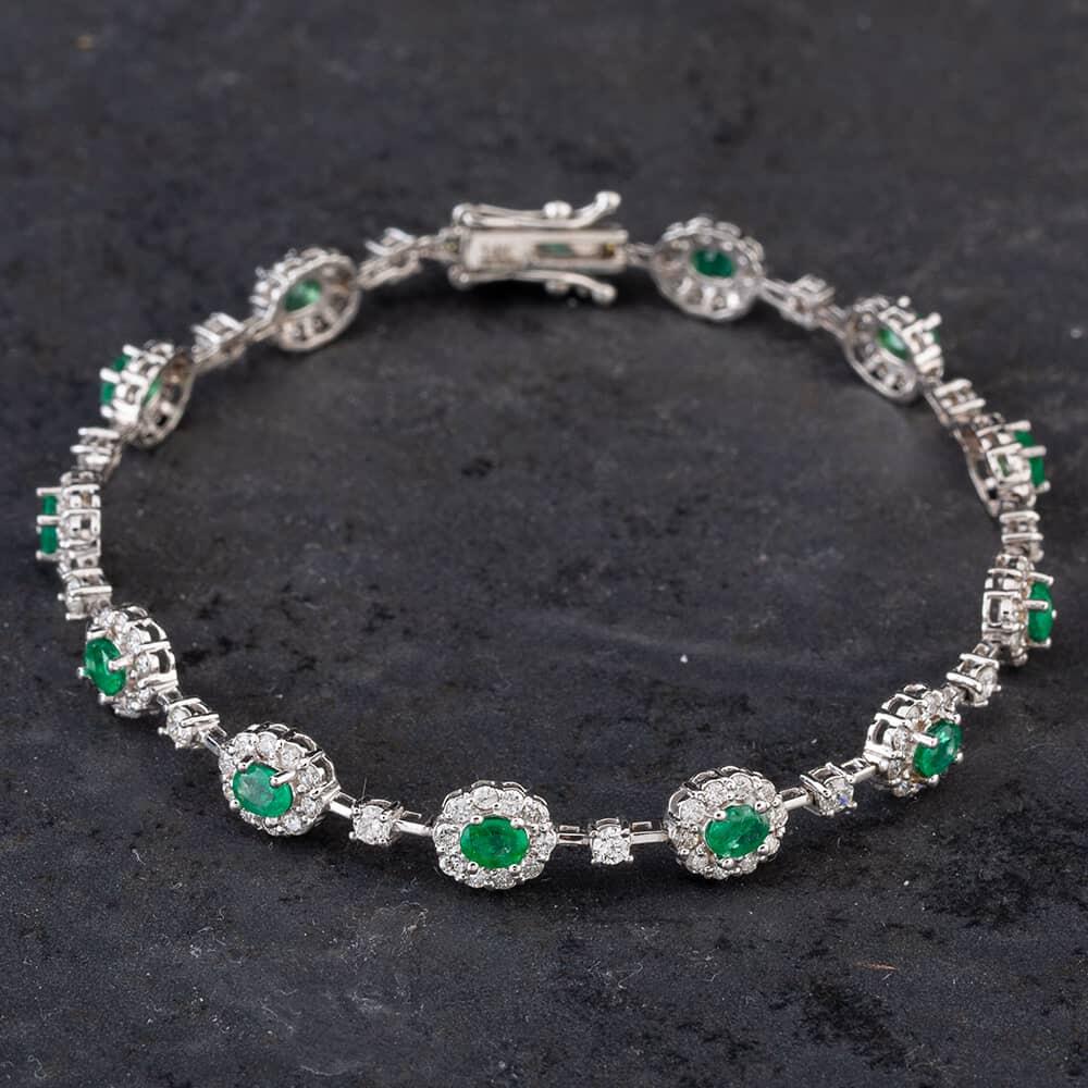 Pre-Owned 14ct White Gold 1.94ct Emerald &amp; 2.28ct Brilliant Cut Diamond Cluster And Bar Design 7 Inch Bracelet 4307020