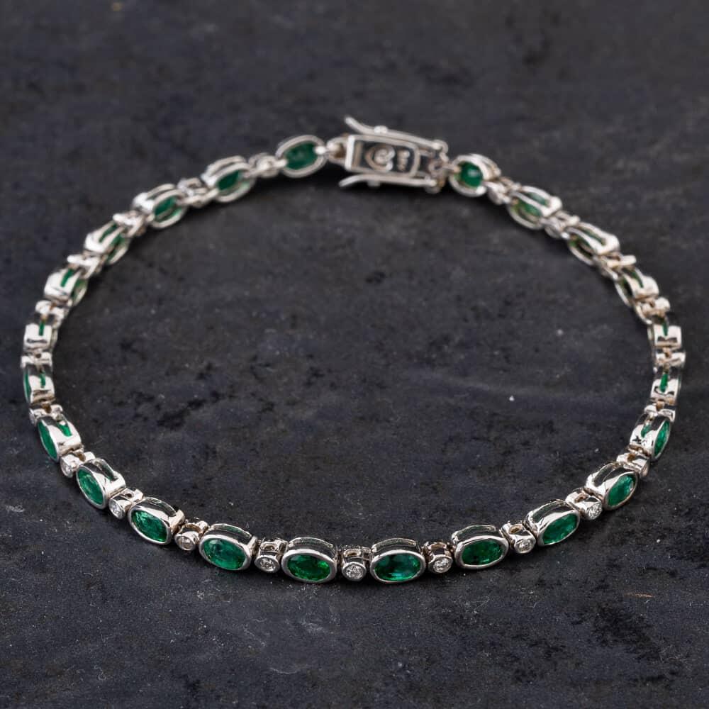 Pre-Owned 14ct White Gold 3.75ct Emerald &amp; 0.43ct Brilliant Cut Diamond Line Rubover Set 7 Inch Bracelet 4307027